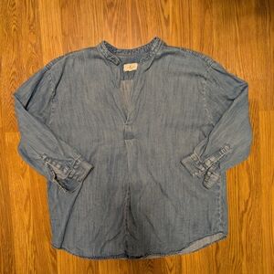 Lou & Grey V-neck Popover Linen Lyocell Chambray Boxy Coastal Beachy Top